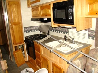 DAMON CORP RV | MOTORHOME PARTS DEALER. 2000 DAMON CHALLENGER - PARTING OUT