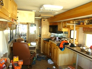 USED 2002 COUNTRY COACH INTRIGUE